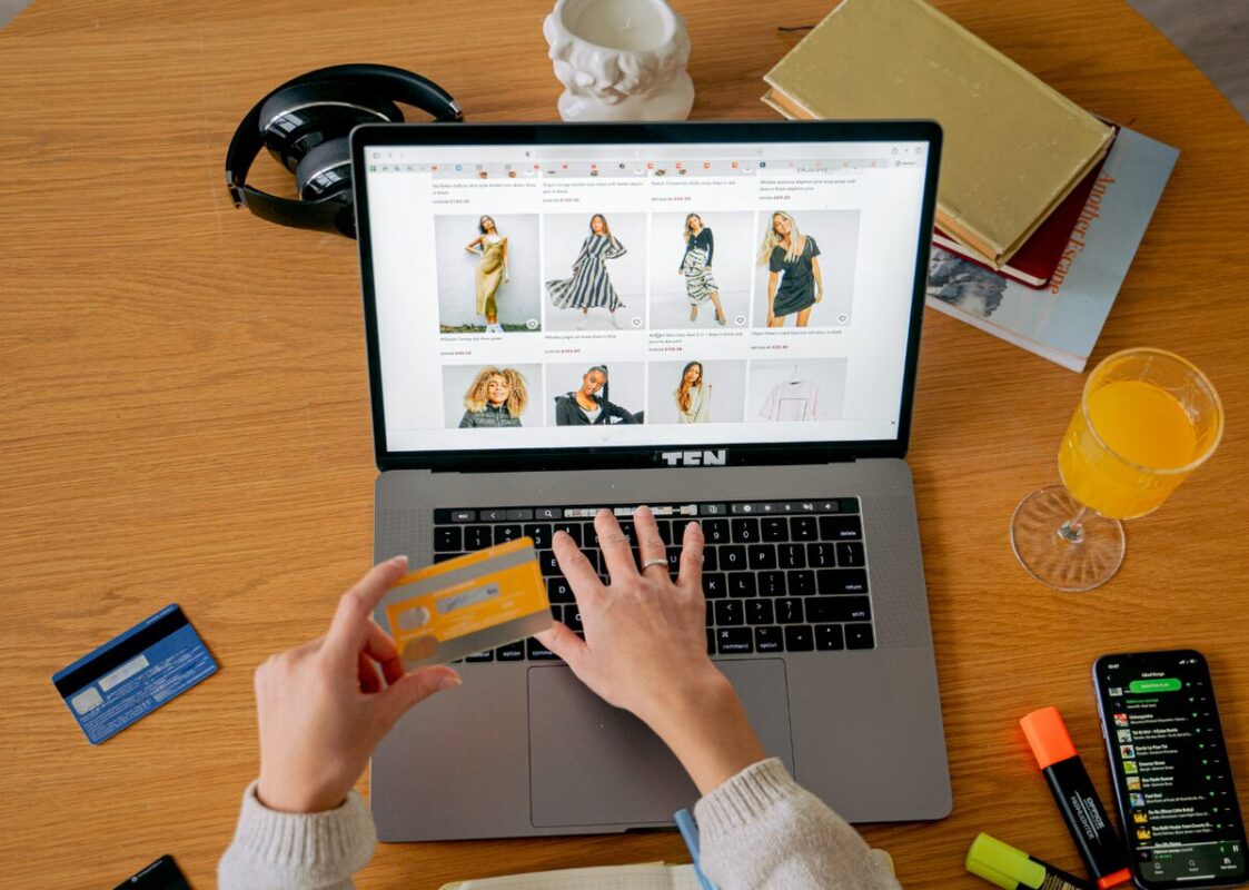 Dropshipping Women’s Clothing is Profitable in 2025