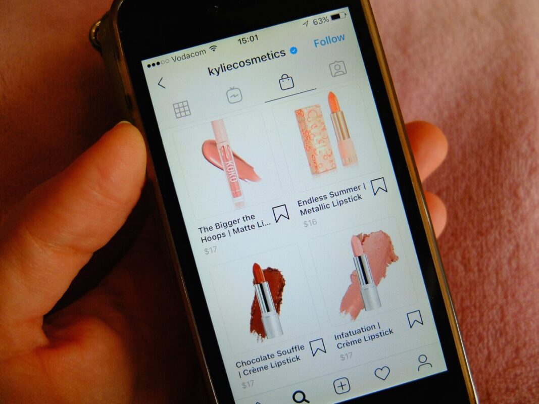 Product listings on Instagram for dropshipping items