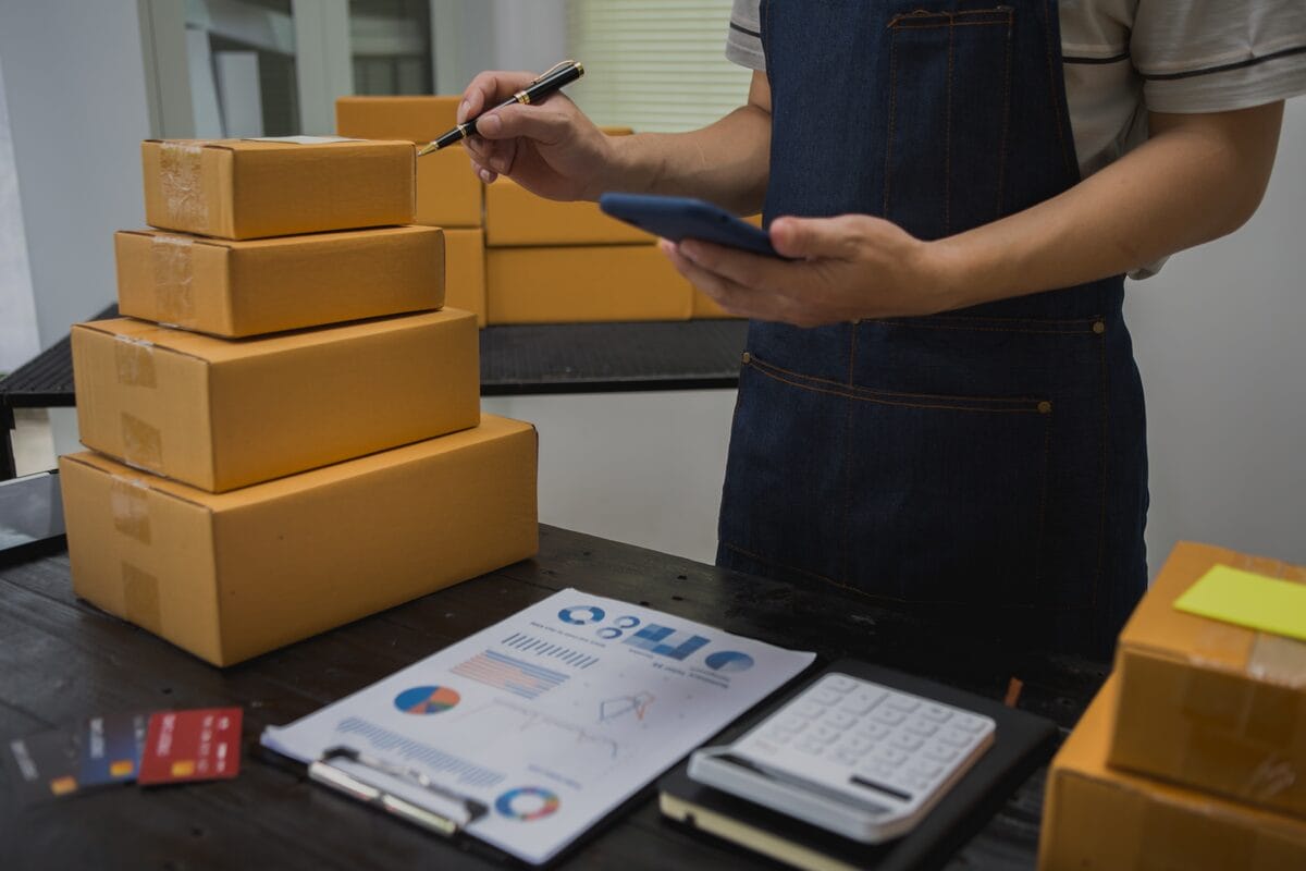 Product quality control comparison between dropshipping vs wholesale