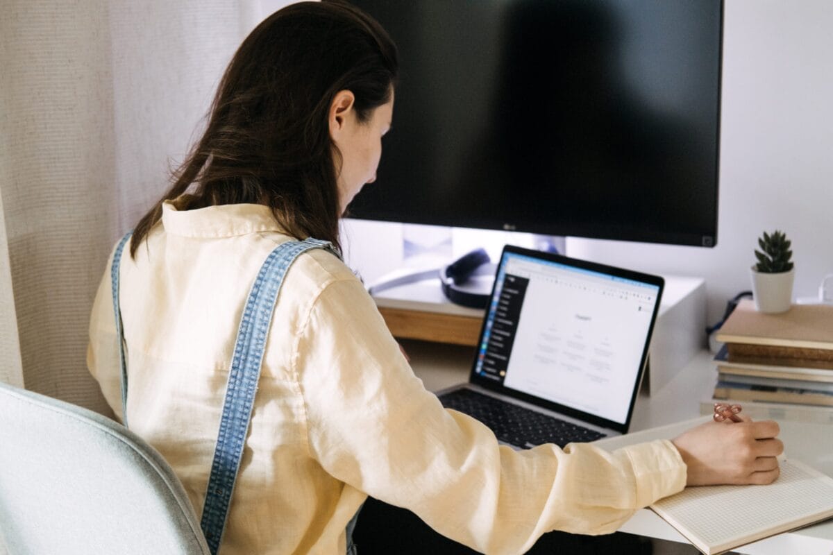 Using ChatGPT for Dropshipping Trend Discovery