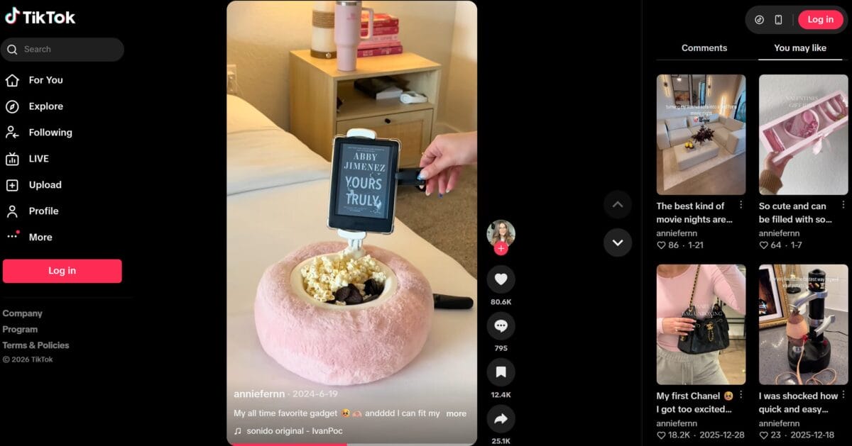 Magnetic Pillow Stand For Devices TikTok ad