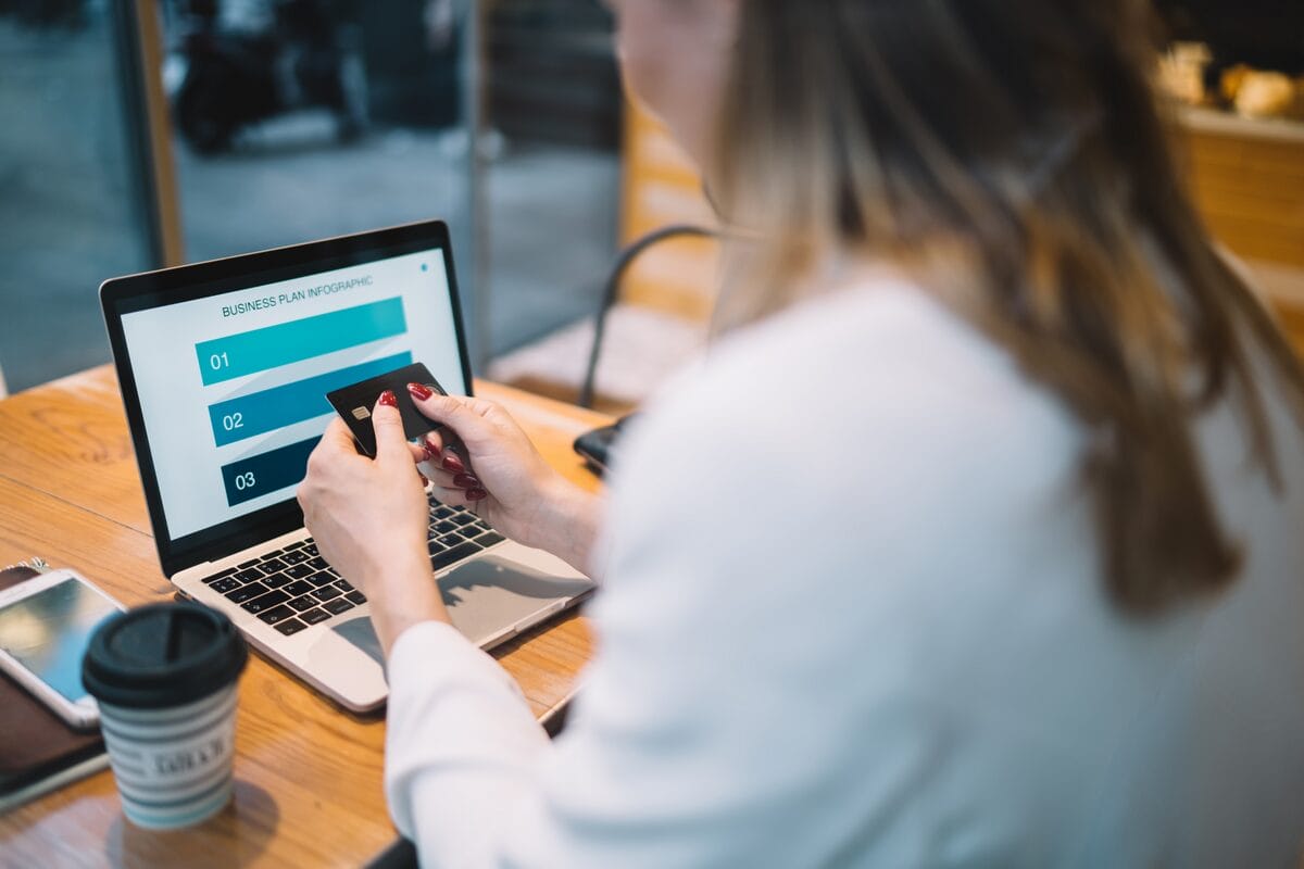 Hidden costs for dropshipping in platform and payment processing fees